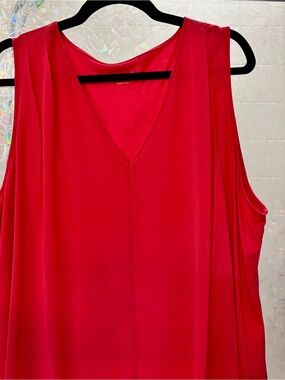 Soft Surroundings Vibrant Salmon V-Neck Sleeveless Tank